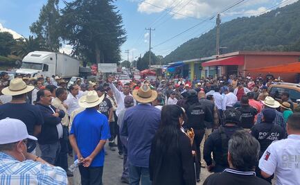 Bloqueo provoca caos vial en la carretera Tenancingo-Tenango
