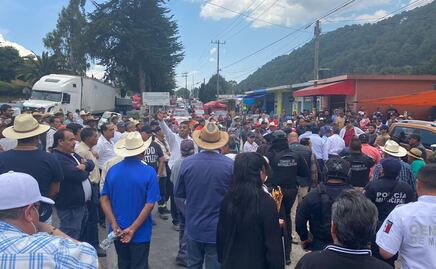 Bloqueo provoca caos vial en la carretera Tenancingo-Tenango