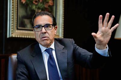 ¿CNBV se olvidó de Banco Azteca?