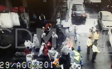 Asesores de la Universidad Pedagógica Nacional protestan frente a la SEP