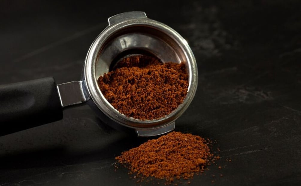 La mezcla elimina malos olores, ideal para ambientes como cocina y baño. Fuente: Freepik