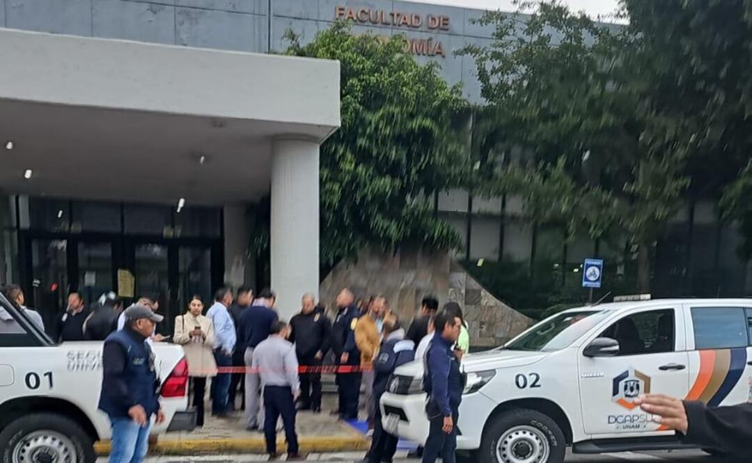 Facultad de Economía de la UNAM suspende clases por amenaza de artefacto explosivo. Foto: Especial