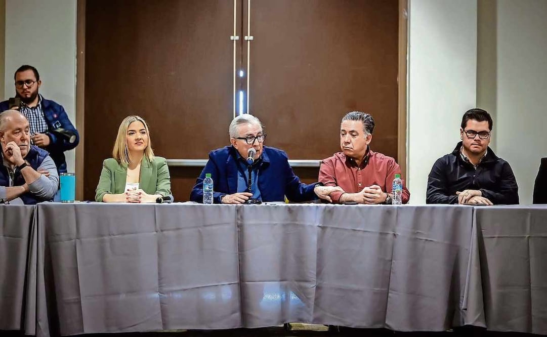 El gobernador Rubén Rocha Moya se reunió con representantes de cámaras y organizaciones 18 de enero. Foto: Especial