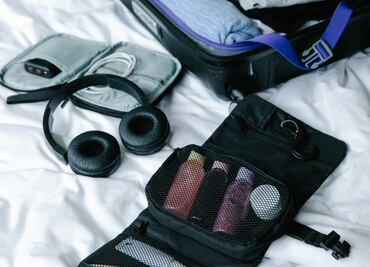 ¿Qué es la regla 311 para el equipaje de mano en el avión?