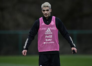 Raúl Jiménez no puede jugar y será baja de la Selección Mexicana