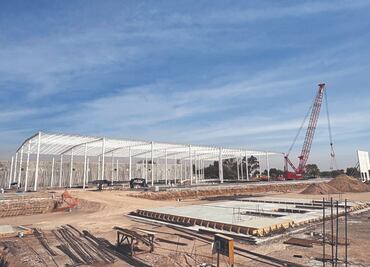 Suspenden construcción de cinco naves industriales