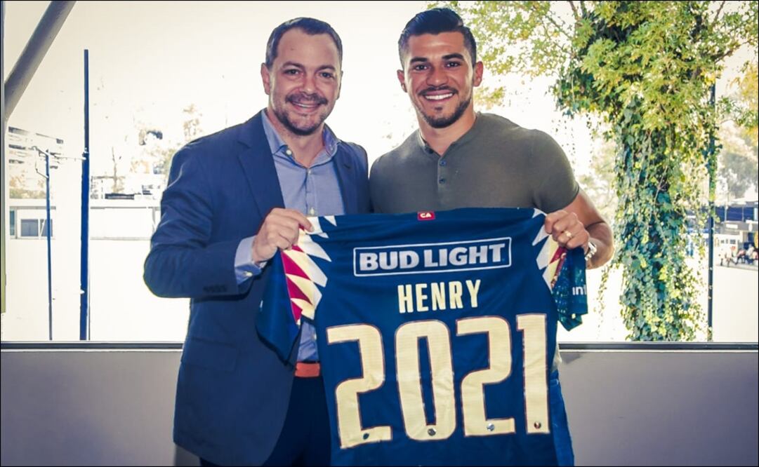 Henry Martín tiene un nuevo motivo para sonreír. Foto: Twitter