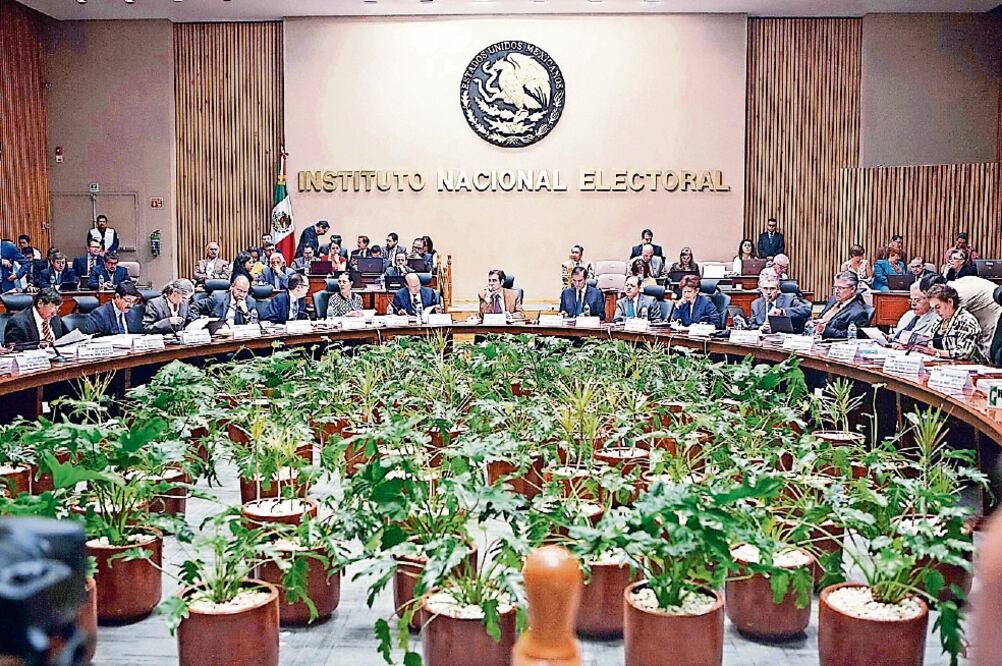 El TEPJF no autorizó que 31 trabajadores del Instituto Nacional Electoral redujeran su salario; esto disgustó a López Obrador. (ARCHIVO EL UNIVERSAL)