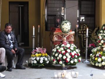 Dan último adiós a Guadalupe, víctima de feminicidio en Edomex que era chofer de combi para mantener a sus hijos