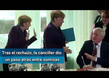 Ministro de Interior de Alemania evita darle la mano a Merkel por coronavirus