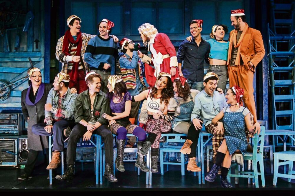 La obra nacida en los 90 comienza y termina en Navidad, toda vez que los personajes luchan por juntar el dinero de la renta. (GERMÁN GARCÍA. EL UNIVERSAL)