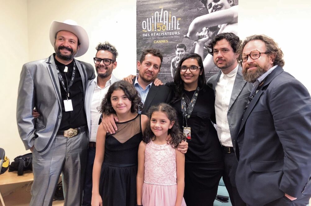El director Julio Hernández (al centro) y su elenco estuvieron en Cannes (ALEJANDRA MUSI. EL UNIVERSAL)