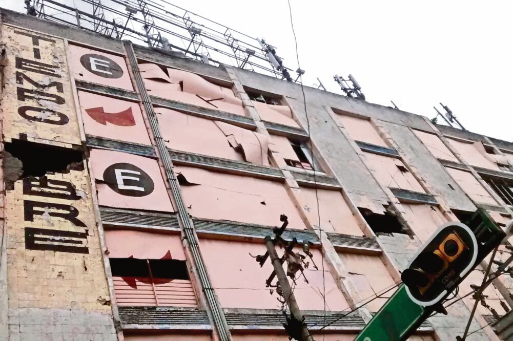 Miguel Ángel López, comerciante, señaló que desde el día en que las autoridades fueron a ver el inmueble no han recibido otra visita ni de parte de los Directores Responsables de Obra (DONOVAN KREMER. EL UNIVERSAL)