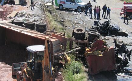 Mueren mujer y niño en accidente en carretera México-Zacatepec