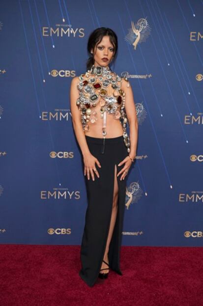 Jenna Ortega impuso moda con este modelo de Givenchy. Foto: AP.