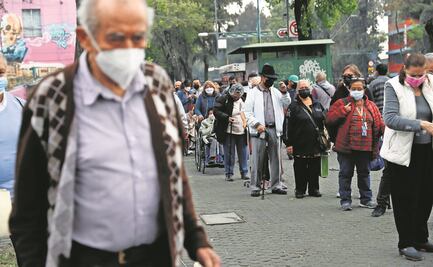Adultos mayores saturan la Biblioteca Vasconcelos en CDMX