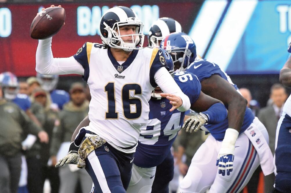 Jared Goff, con cuatro pases de TD, llevó a los californianos al triunfo. (ROBERT DEUTSCH. USA TODAY SPORTS)