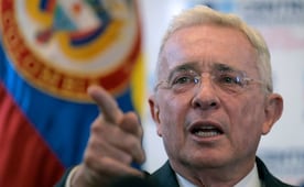 Hermano del expresidente colombiano Álvaro Uribe se entrega a la policía; cumplirá condena por liderar grupo paramilitar