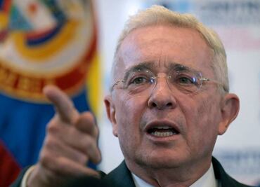 Proyectan “por error” video sexual en el juicio contra expresidente de Colombia, Álvaro Uribe; es acusado de soborno y fraude