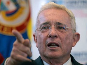 Álvaro Uribe pide libertad a la Corte Suprema; apelará condena por soborno y fraude procesal