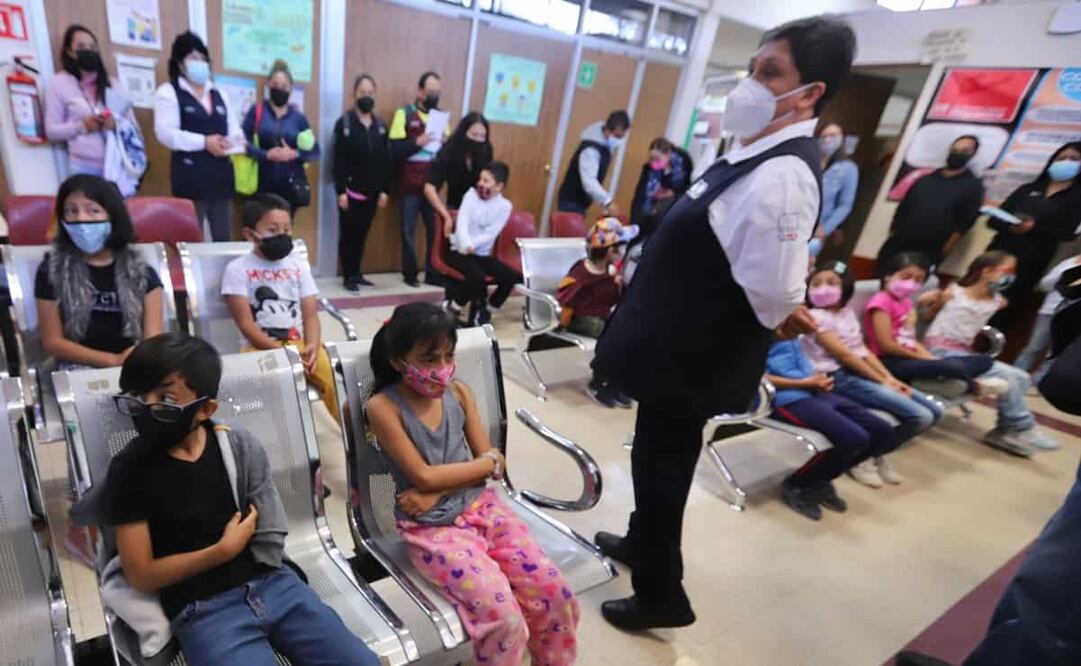 Los menores acudieron a la vacunación acompañados de un adulto. Foto: Berenice Fregoso EL UNIVERSAL