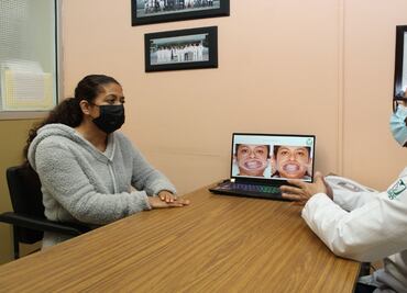 A los 8 años una caída cambió su vida; a sus 44, una operación le permitió recuperar la movilidad de la boca, hablar y deglutir