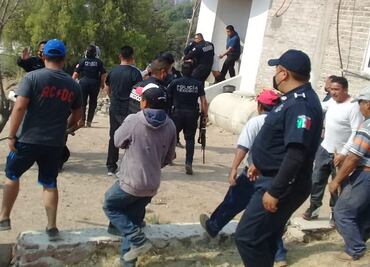 Rescatan en Texcoco a hombre de ser linchado por tomar como rehén a un niño