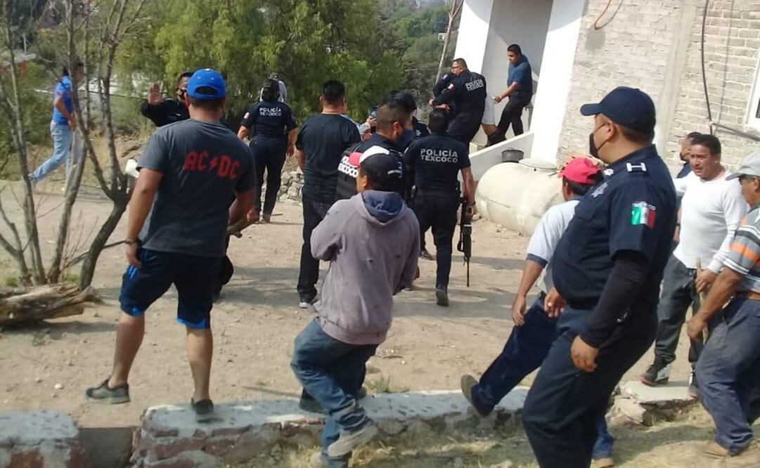 El hombre tomó en sus brazos a uno de los menores y amenazó con matarlo con una arma punzocortante que llevaba consigo, si no hacía lo que él decía. Foto: Especial 