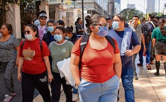 “Mi salud y la de mi familia no son juego”; capitalinos se vacunan contra el sarampión