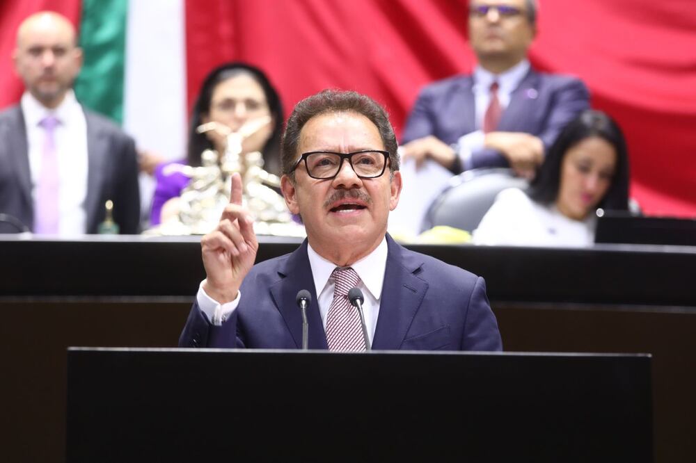 El coordinador de Morena en la Cámara de Diputados comentó que muchos trabajadores lo han buscado porque se encuentran presionados por amenazas de despido. Foto: Tomada de redes