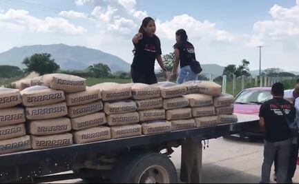 Candidata de Morena regala y destruye bolsas de cemento en Chiapas