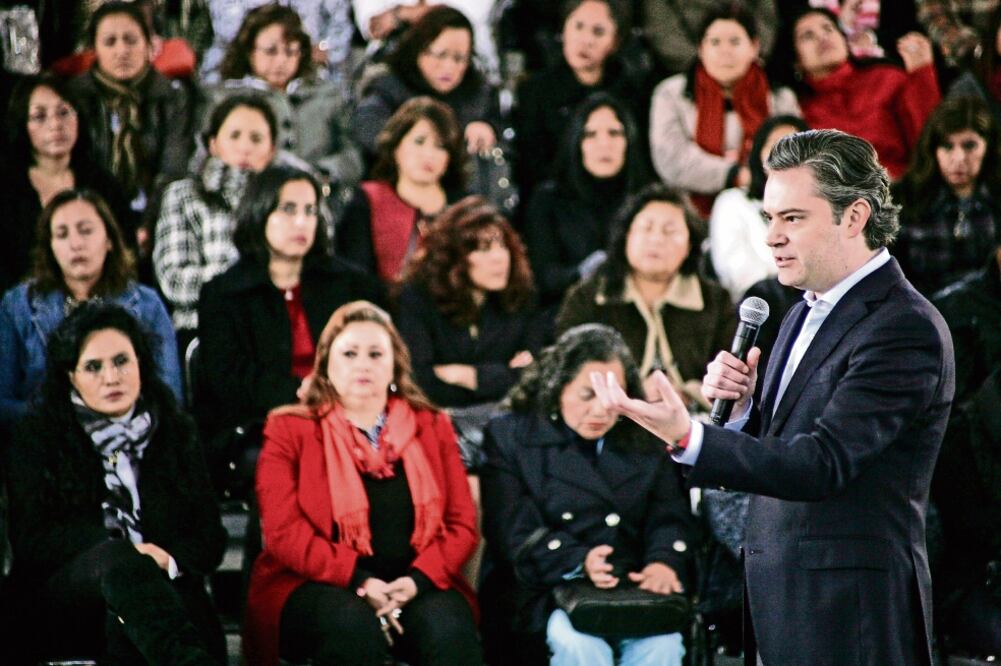 En un acto realizado en la sede de la SEP, Aurelio Nuño Mayer se comprometió a entregar mayores recursos a las escuelas de educación básica del país (IVÁN STEPHENS. EL UNIVERSAL)