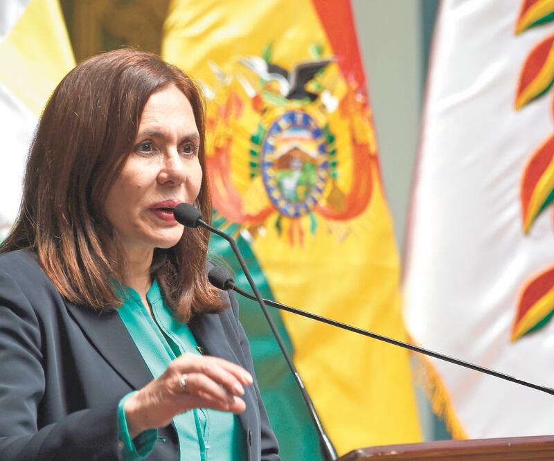 Karen Longaric, ministra de Exteriores boliviana, ayer durante una conferencia de prensa en La Paz. AIZAR RALDES. AFP