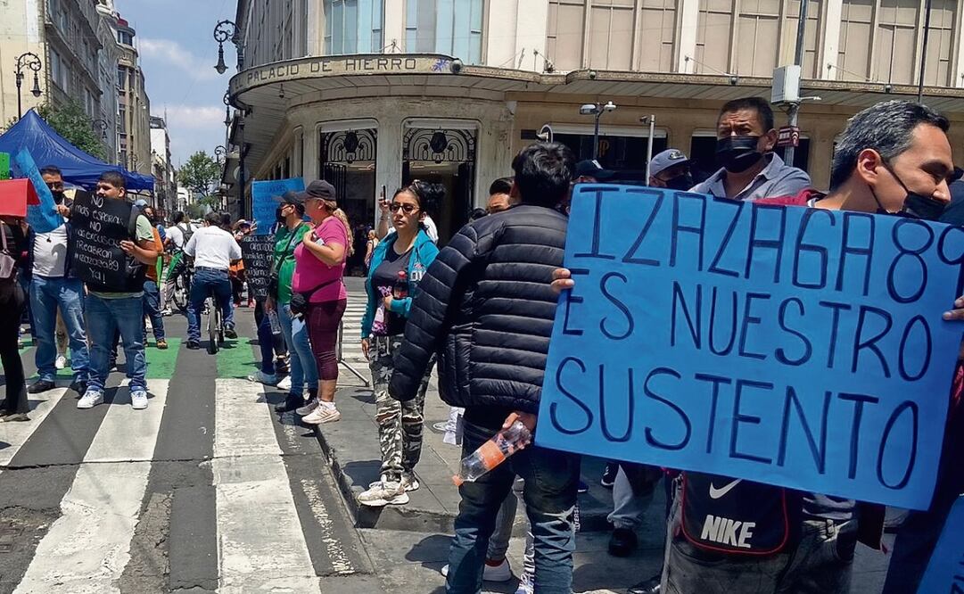 Los vendedores marcharon hacia las oficinas del gobierno. Foto: Juan Carlos Williams EL UNIVERSAL
