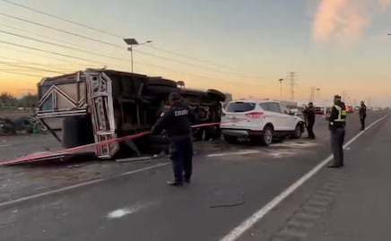 Volcadura deja dos muertos sobre la autopista México-Pachuca; se registra intensa carga vehicular