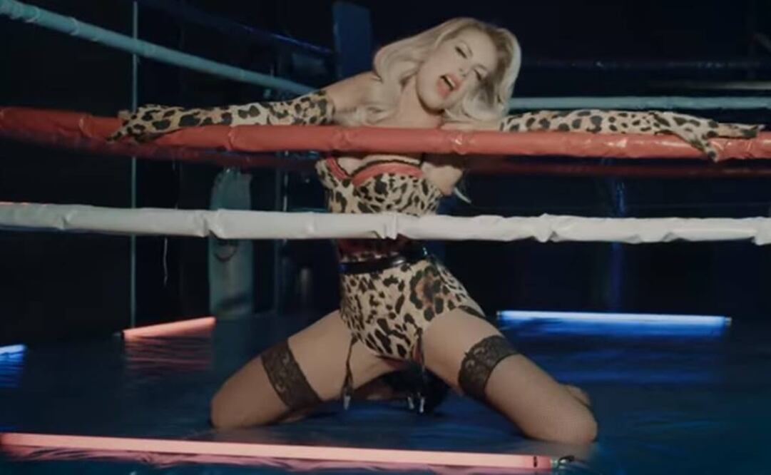 Lorena Herrera en el video "Tócame". FOTO: Captura de pantalla