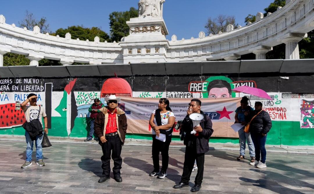 Artesanos indígenas exigen permisos para romería en Reforma; acusan negativa del Gobierno capitalino. Foto: Hugo Salvador