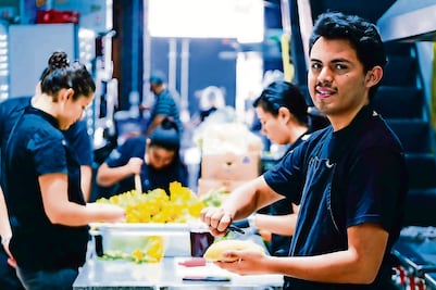 Pese a aumento, salario de mujeres se rezaga