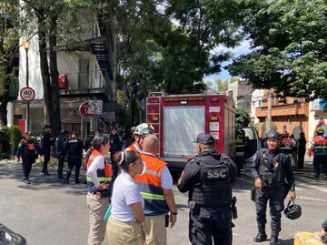Acumulación de gas provoca explosión en una rosticería en la Hipódromo Condesa; un trabajador y un cliente resultan heridos
