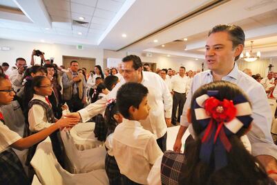 Nuño busca fortalecer escuelas con docentes bilingües