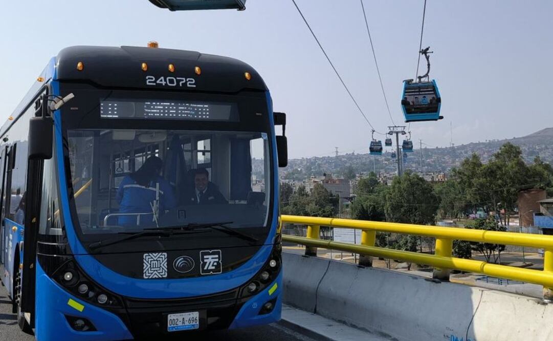 Trolebús elevado ya opera con normalidad tras concluir revisión por explosión de pipa. Foto: Especial