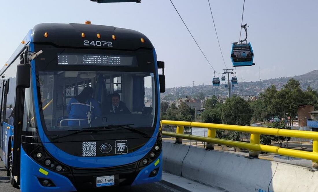 Trolebús elevado ya opera con normalidad tras concluir revisión por explosión de pipa. Foto: Especial