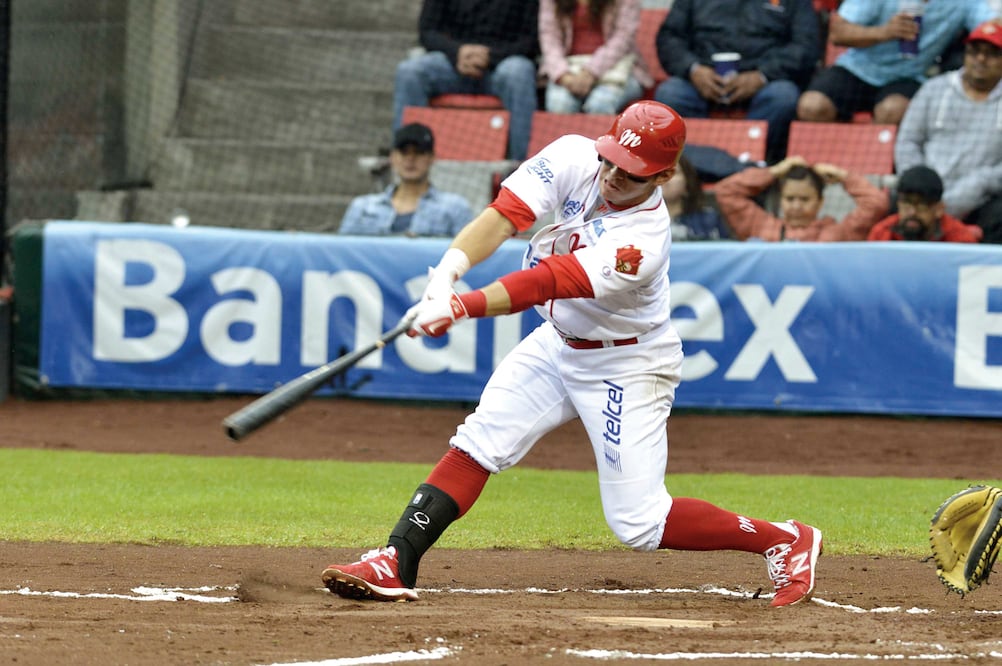 Emmanuel Ávila conectó doblete productor  para los Pingos en la octava entrada. (Cortesía Agencia 2.8)