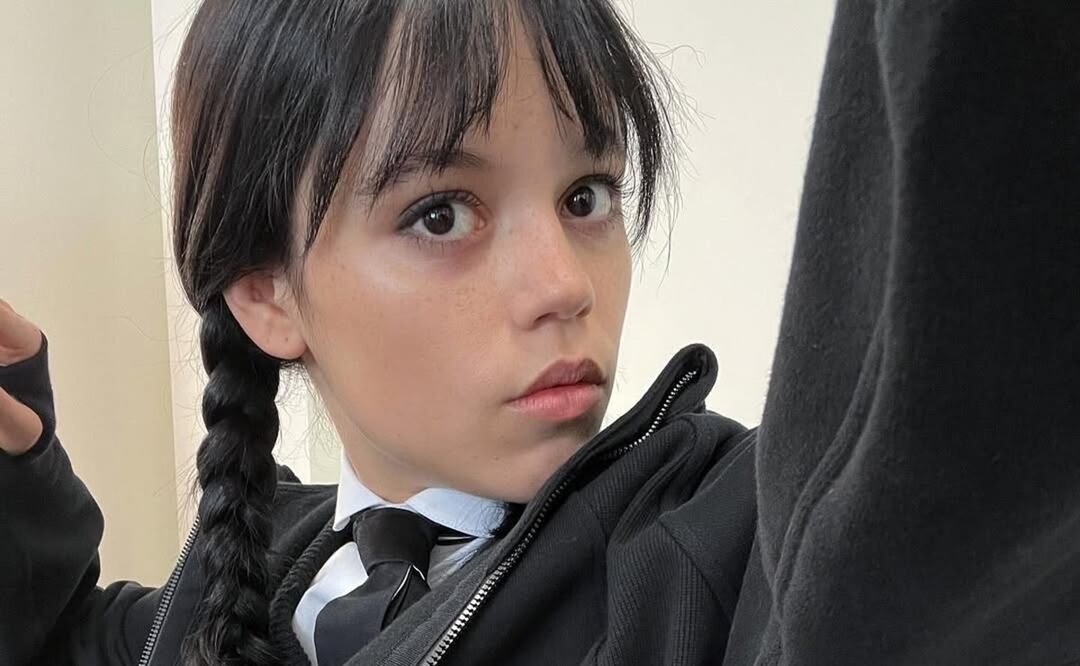 Jenna Ortega asistió a un evento de lanzamiento de la segunda temporada de "Merlina" vestida de Givenchy. Foto: Instagram @jennaortega