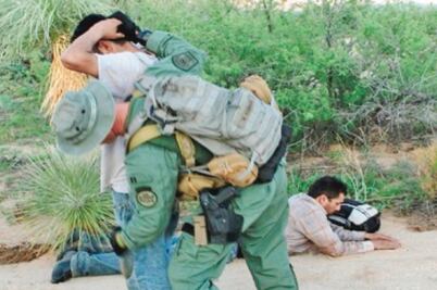 Hallan a 62 mexicanos al intentar cruzar a EU