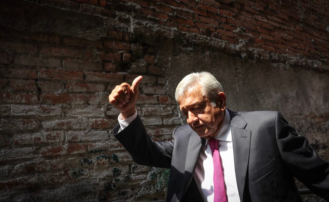 El virtual presidente electo, Andrés Manuel López Obrador acude a reunión con legisladores electos de la coalición Juntos Haremos Historia (Foto: Juan Carlos Reyes García / EL UNIVERSAL)