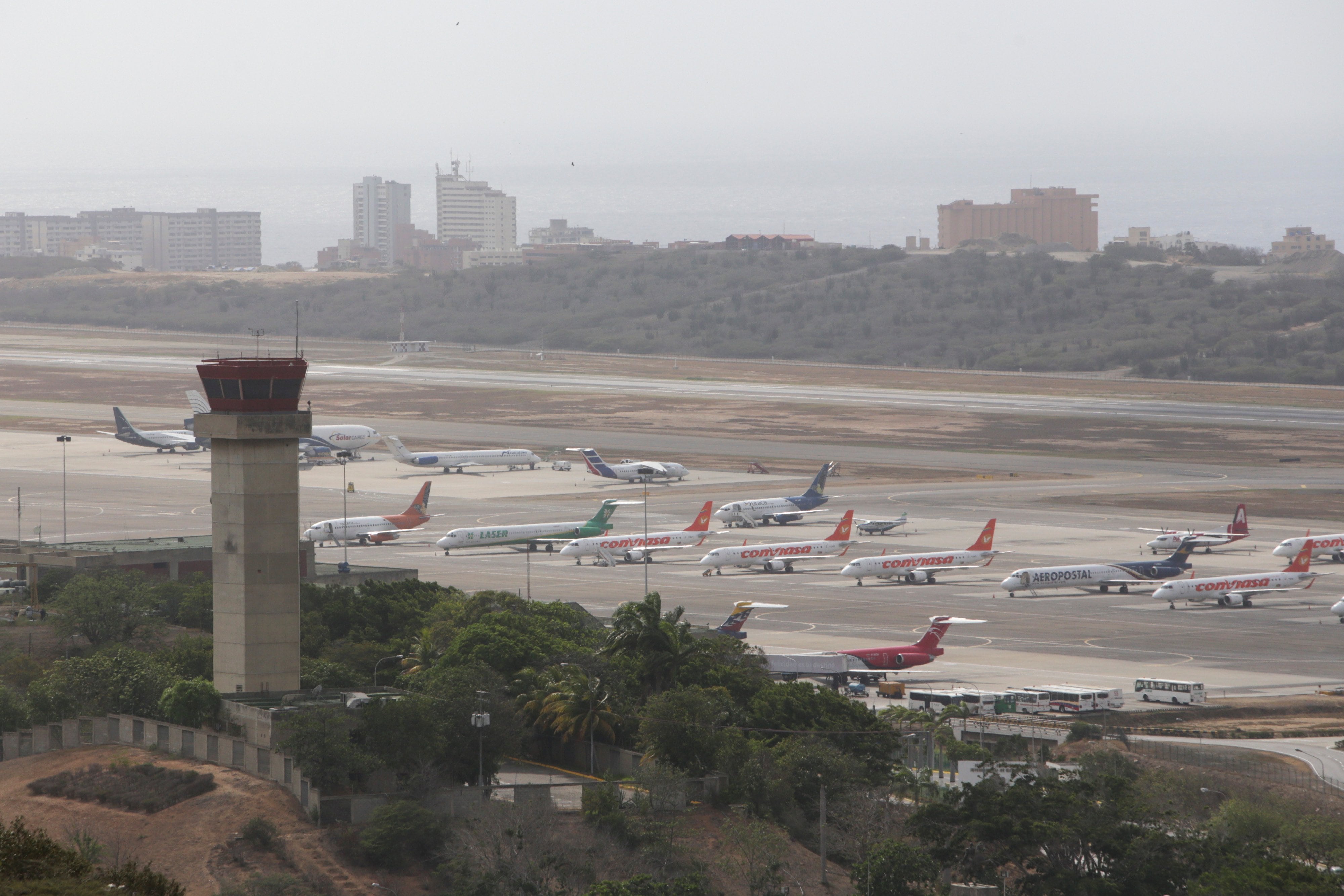 ✈️ Tras 7 años, vuelve el vuelo directo EU‑Venezuela. Aterriza el primer Miami‑Caracas, símbolo de reapertura aérea.