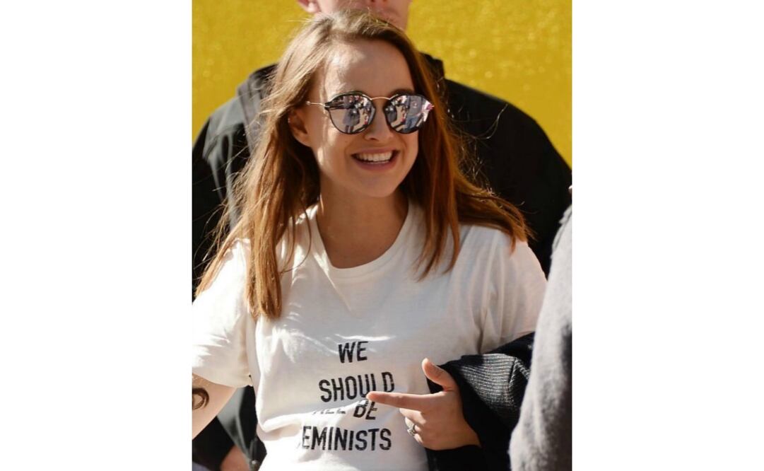 T-shirt "We should all be feminists". instagram: @dior