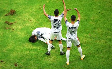 Pésima cancha del Estadio Azteca atormenta a jugadores de la Liga MX