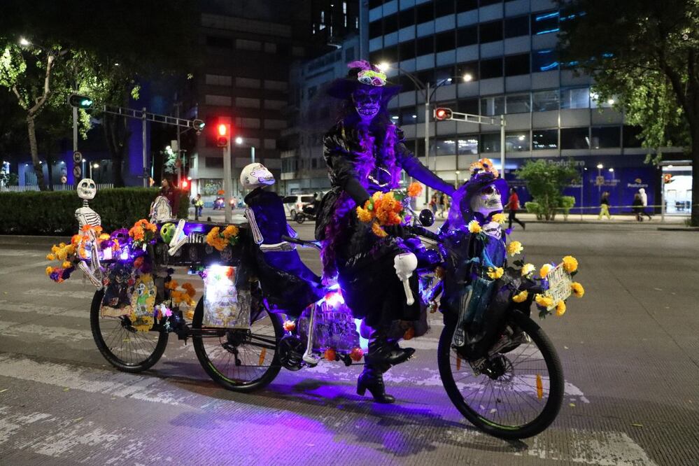 La Secretaría de Movilidad (Semovi) invita a participar en el concurso de disfraces de “Día de Muertos”, como parte de las actividades que se llevarán a cabo durante el Paseo Nocturno “Muévete en Bici” el próximo 26 de octubre. (Foto: especial)